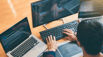 コンテナサービスを利用するメリットとは? 代表的なサービスも併せて紹介