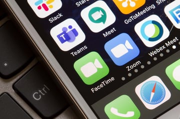 Google MeetとZoomはどっちがいい？機能比較とおすすめの利用シーンを解説