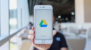 Googleドライブをスマホで使う! ファイルをアップロードするには